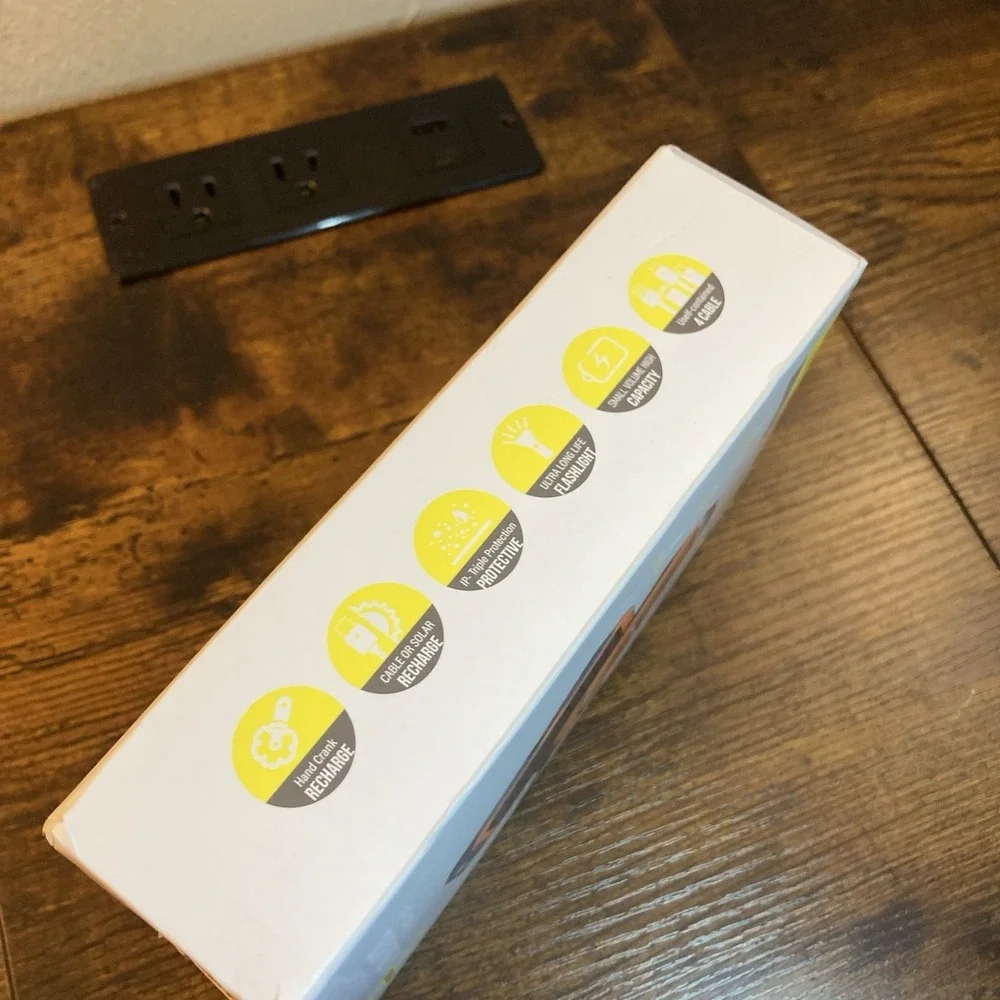 Solar-In Solar Power Bank Hand Crank PD SCP‎ Fast Charge 4 Cable Charger LED